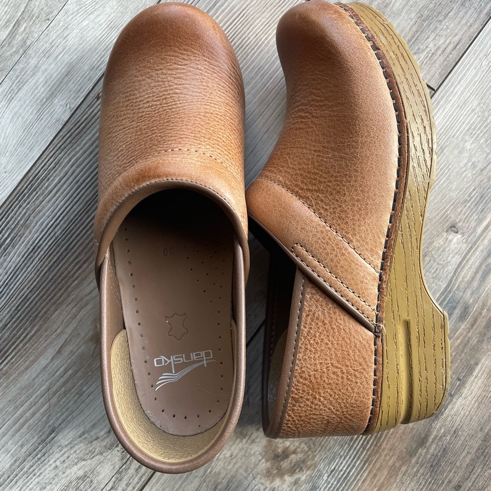 Women’s Dansko Clogs Honey Distressed - Size 7.5-8